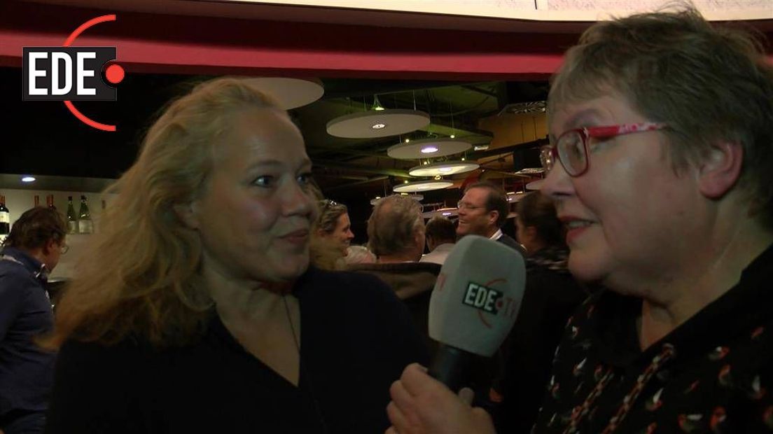 De theaterzaal van Cultura in Ede was woensdagavond het decor voor de verkiezing van de derde stadsdichter van Ede. Er waren drie kandidaten: Jacqueline Postma, Lennert de Heer en Larissa Verhoeff. Uiteindelijk werd Verhoeff gekozen tot nieuwe stadsdichter.