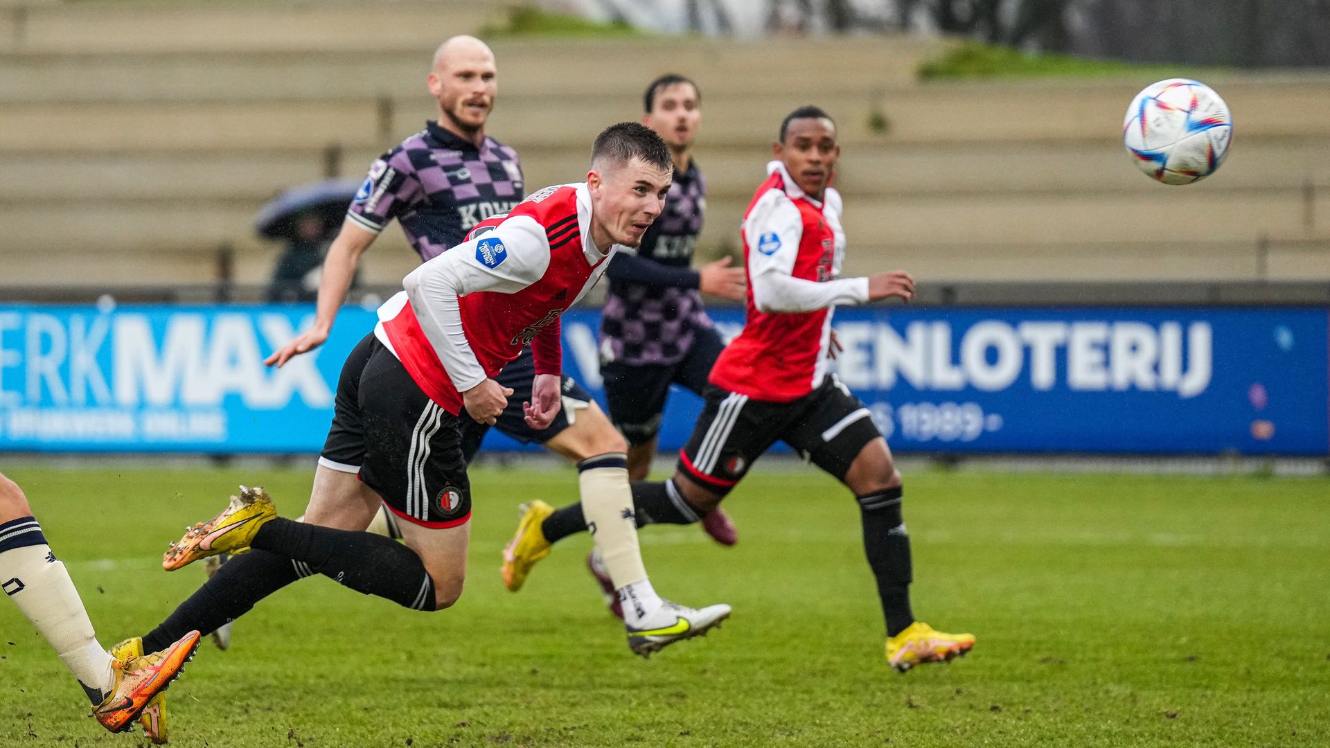 Patrik Walemark kopt op fraaie wijze de 5-1 binnen tegen Go Ahead Eagles