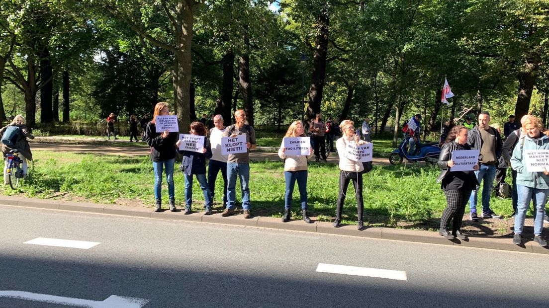 Protest tegen het overheidsbeleid aan de rand van Koekamp in Den Haag.