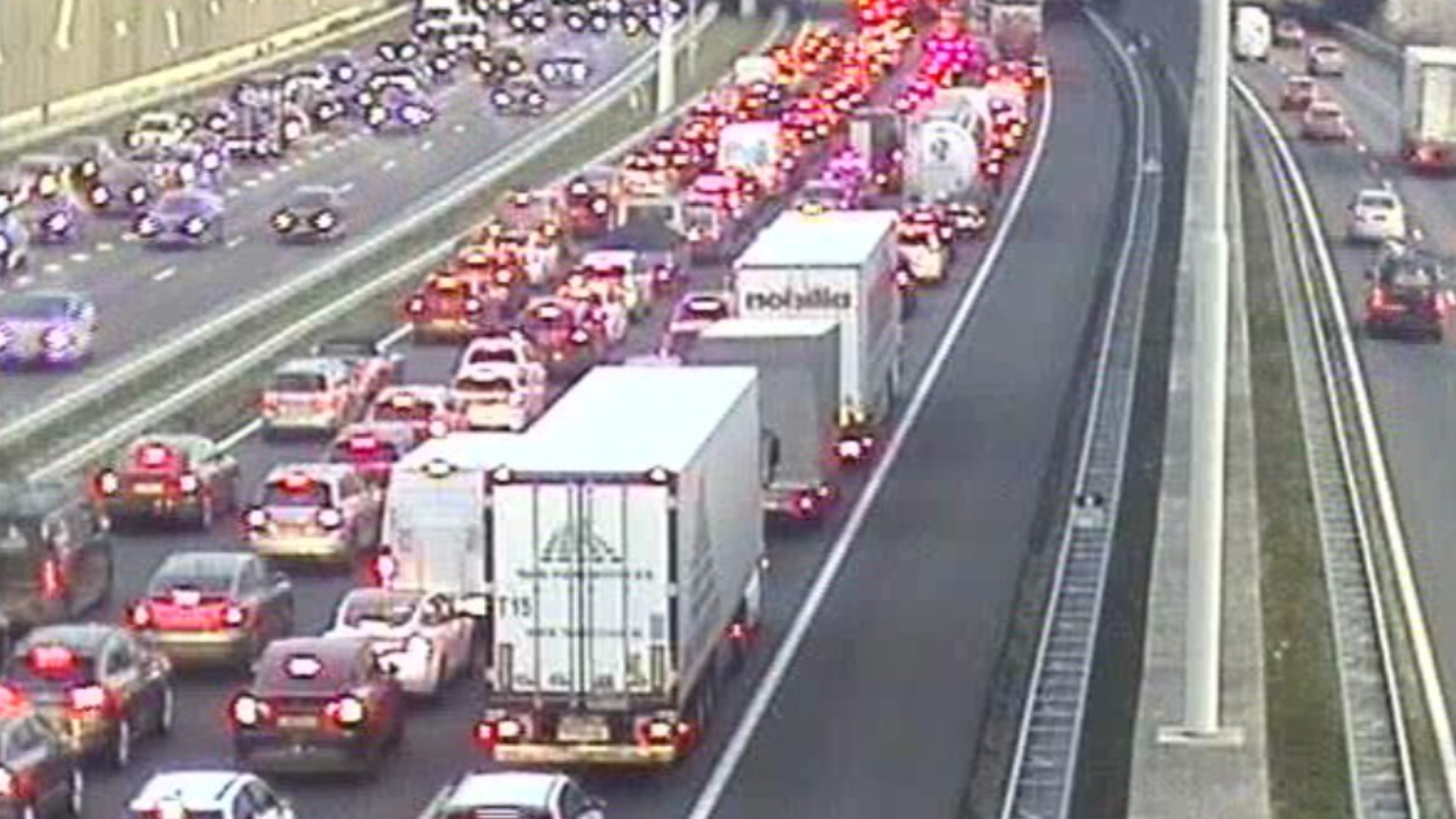 Hoofdrijbaan Leidsche Rijntunnel weer vrij na ongeluk tussen 4 voertuigen.