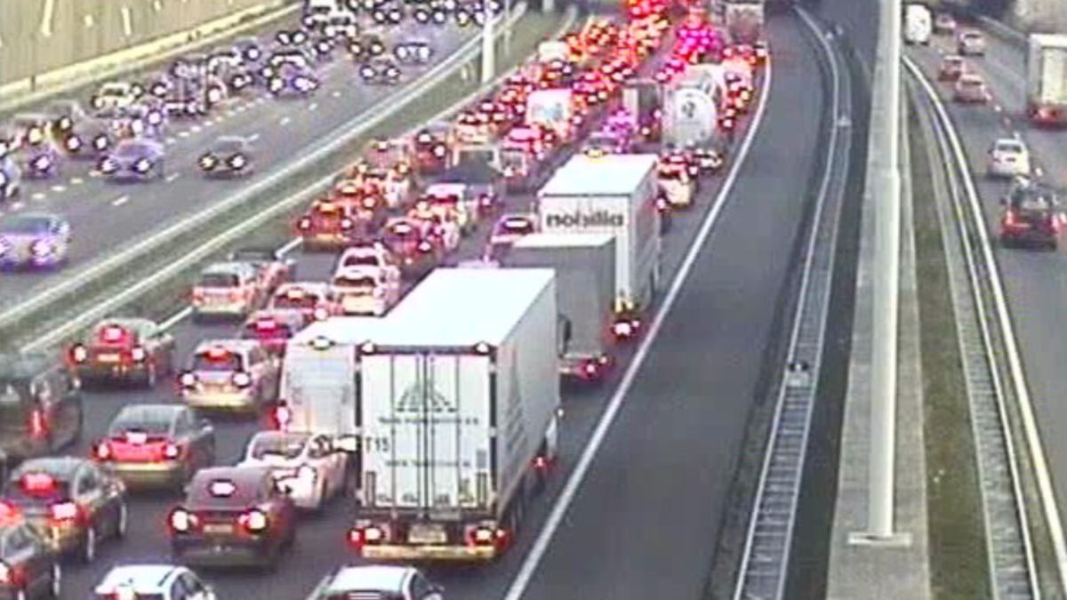 Hoofdrijbaan Leidse Rijntunnel weer vrij na ongeluk tussen 4 voertuigen