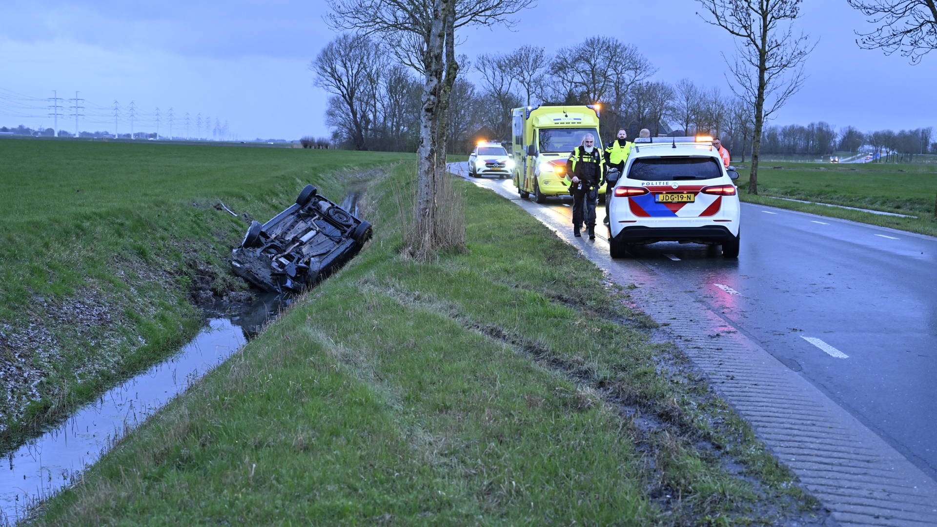 112-nieuws: Automobilist raakt van de Delleweg bij Stedum • Politie rukt uit voor schietincident in Tolbert