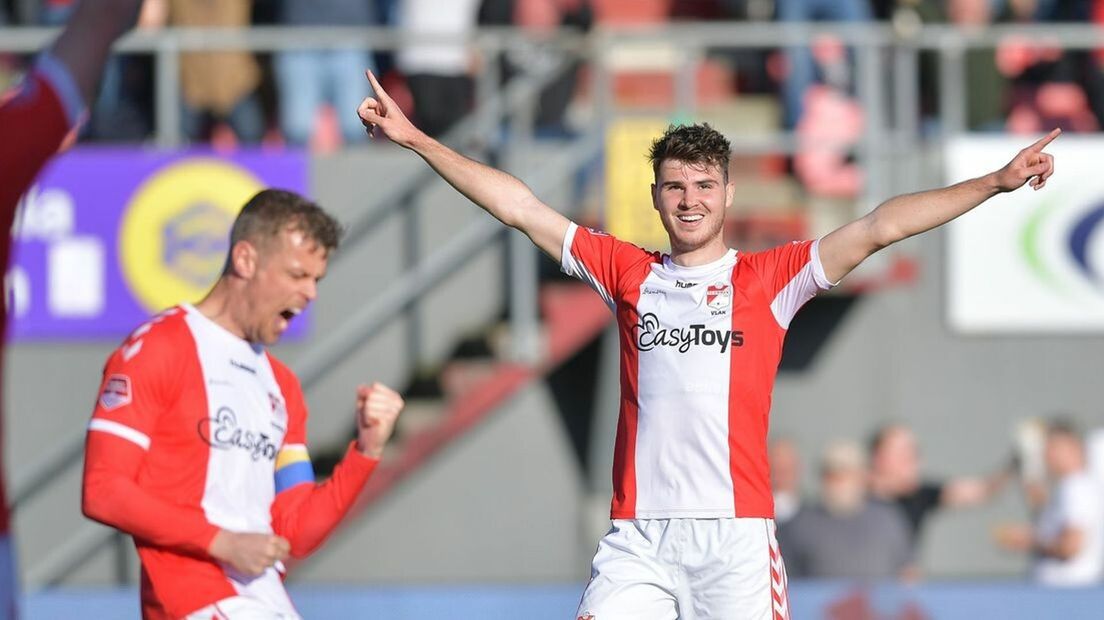 Jari Vlak na zijn winnende treffer in 2022 in het laatste duel van FC Emmen tegen Telstar