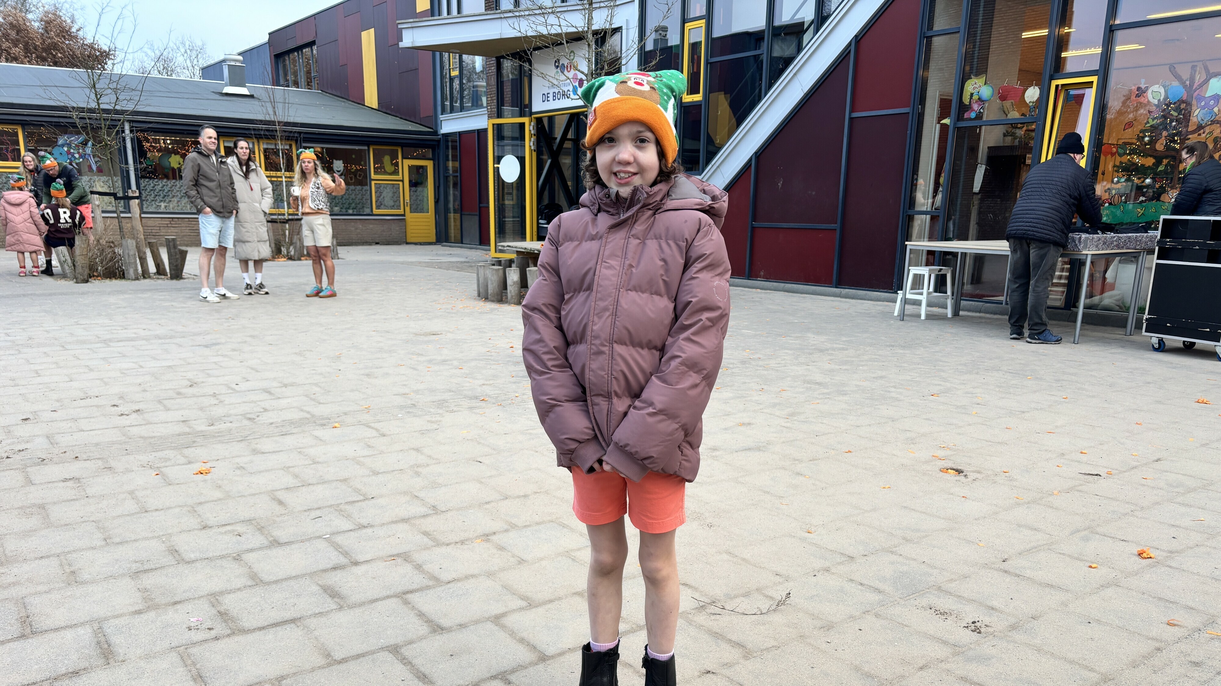 Lize (8) uit Assen trotseert naast leukemie ook een week lang de kou in korte broek