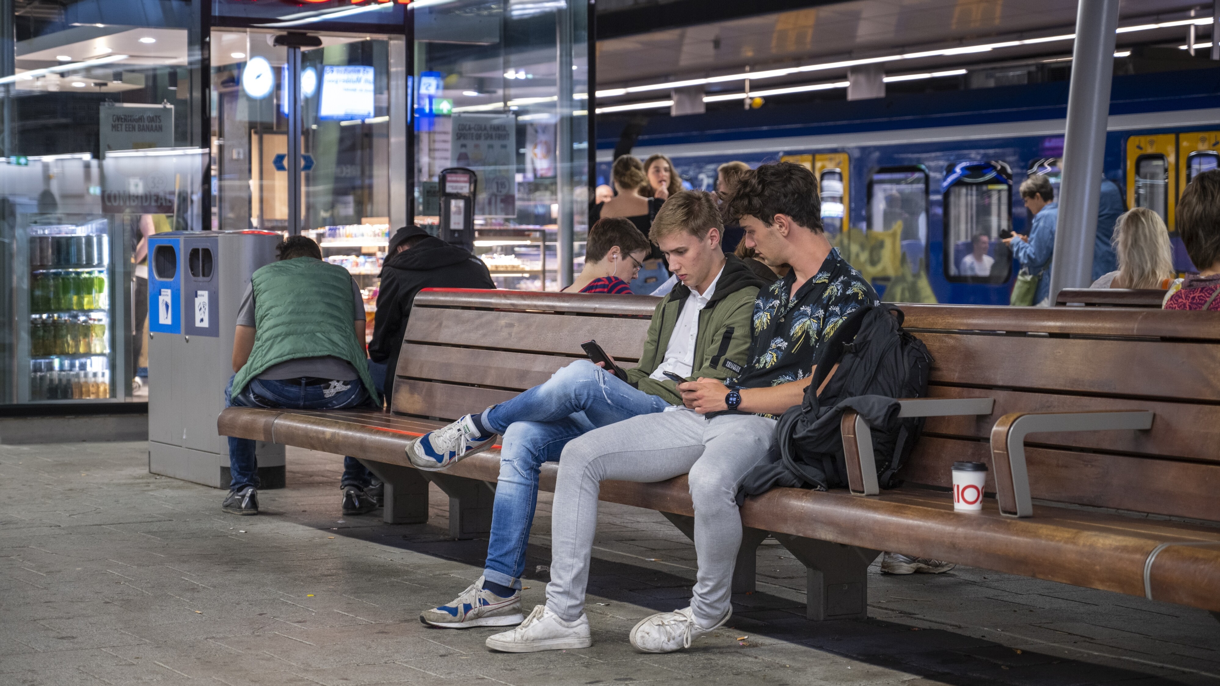 Jongeren Steeds Vaker Laaggeletterd: 'Ze Sturen Elkaar Spraakberichtjes ...