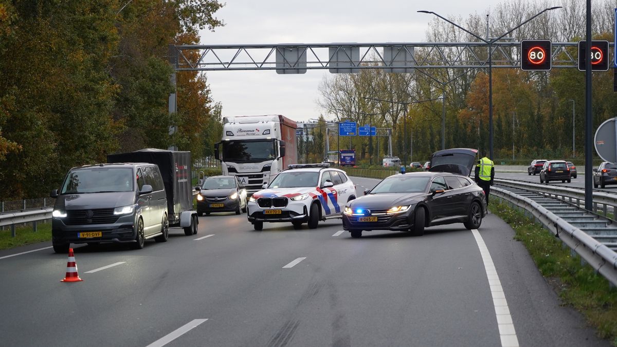 112-nieuws: Meerdere ongelukken op N7 richting Drachten • Vrachtwagen en auto botsen in Farmsum
