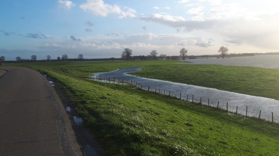 De dijk bij Balgoij.