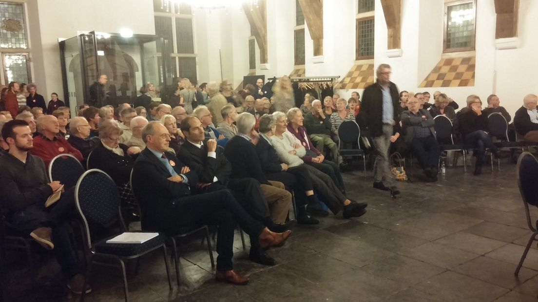De campagne voor het behoud van theater Hanzehof in Zutphen wordt massaal gesteund. Dat bleek maandagavond tijdens de gemeenteraadsvergadering.