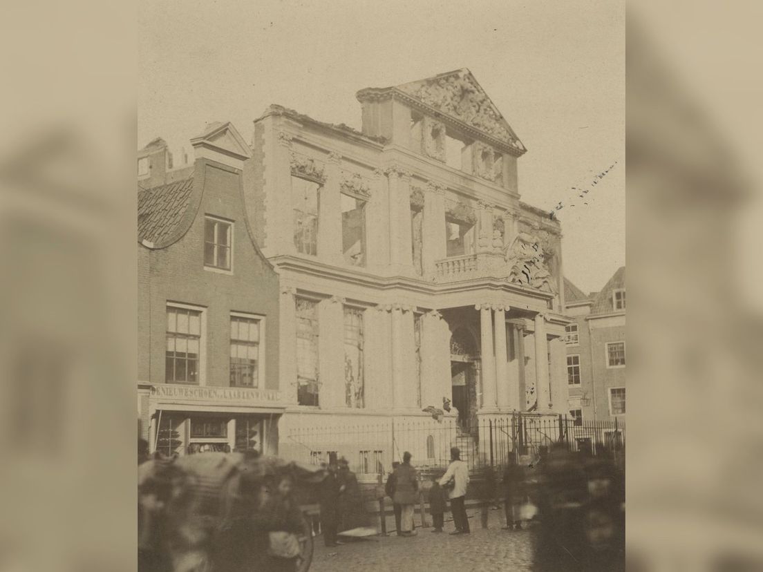 Het Schielandshuis na de brand in 1864