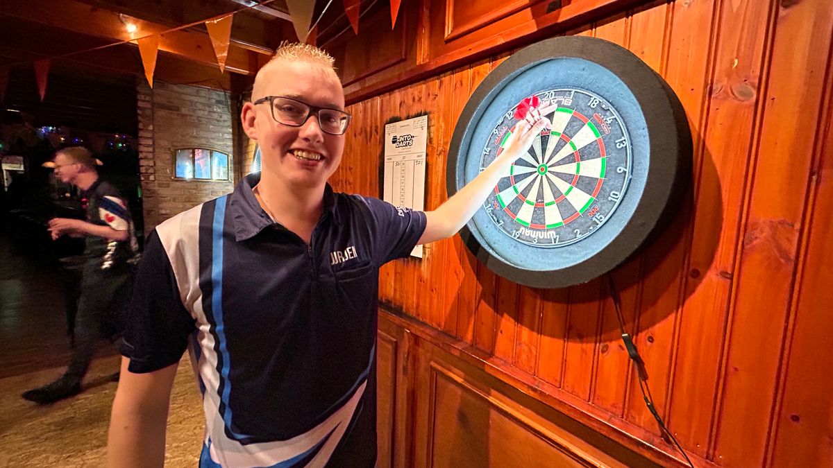 Leonie Bentveld uit Burgum wint EK veldrijden bij beloften | Van der Velde en Noppert winnen tweede 