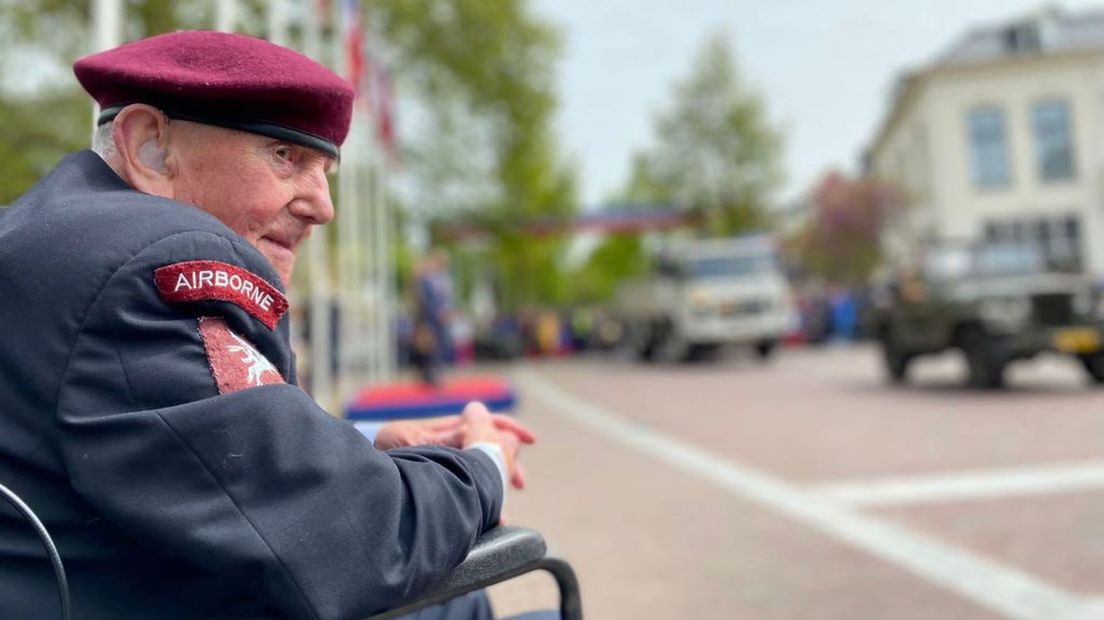 Wageningen staat centraal op Bevrijdingsdag in onze provincie, op de foto de 103-jarige veteraan Ray Whitwell.