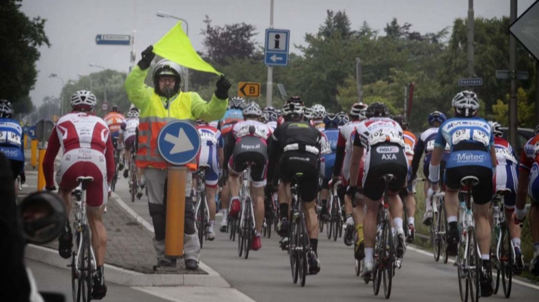 Wielerpeloton dendert door Achterhoek