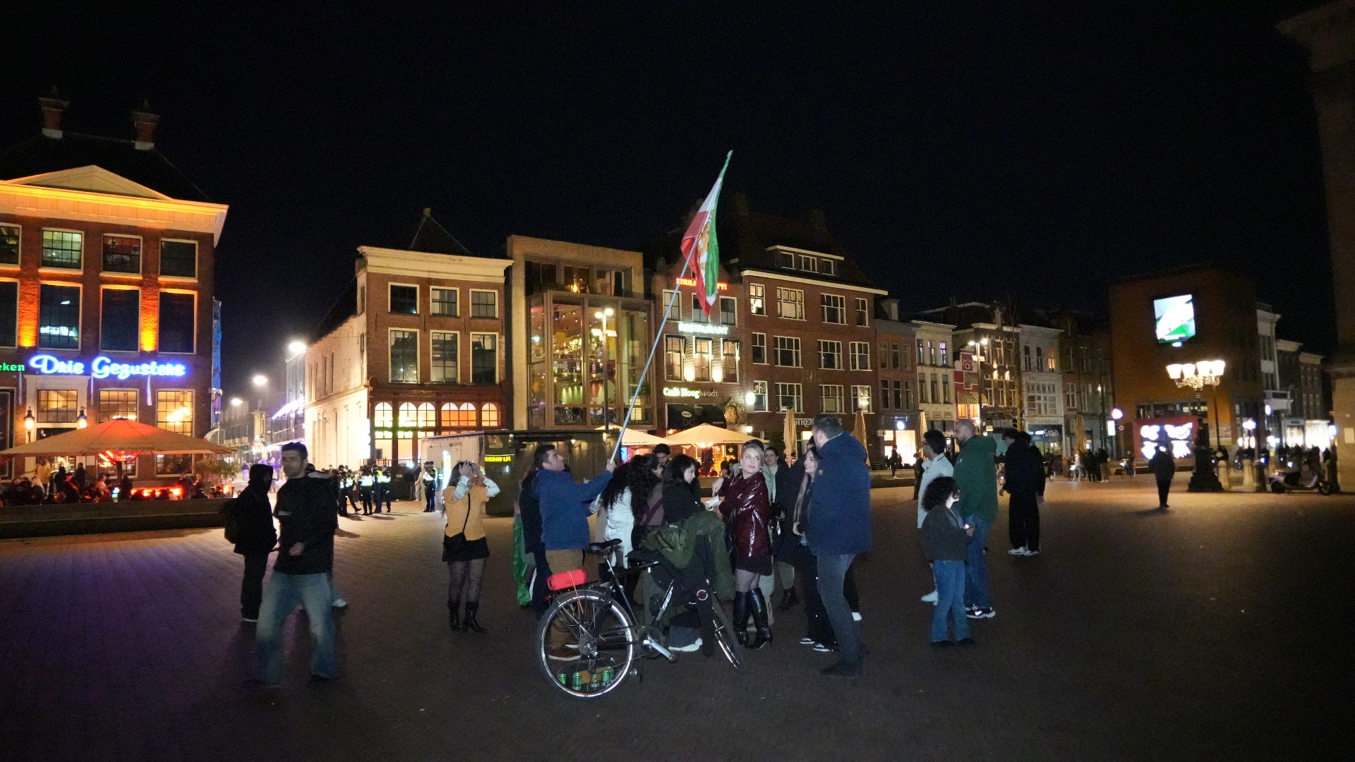 Iraniërs vieren op de Grote Markt