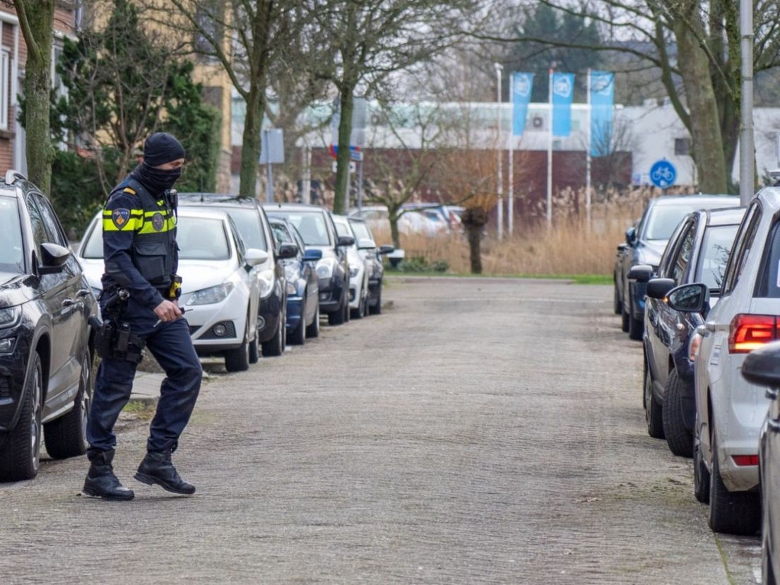 Politie ter plaatse na melding bezit vuurwapen