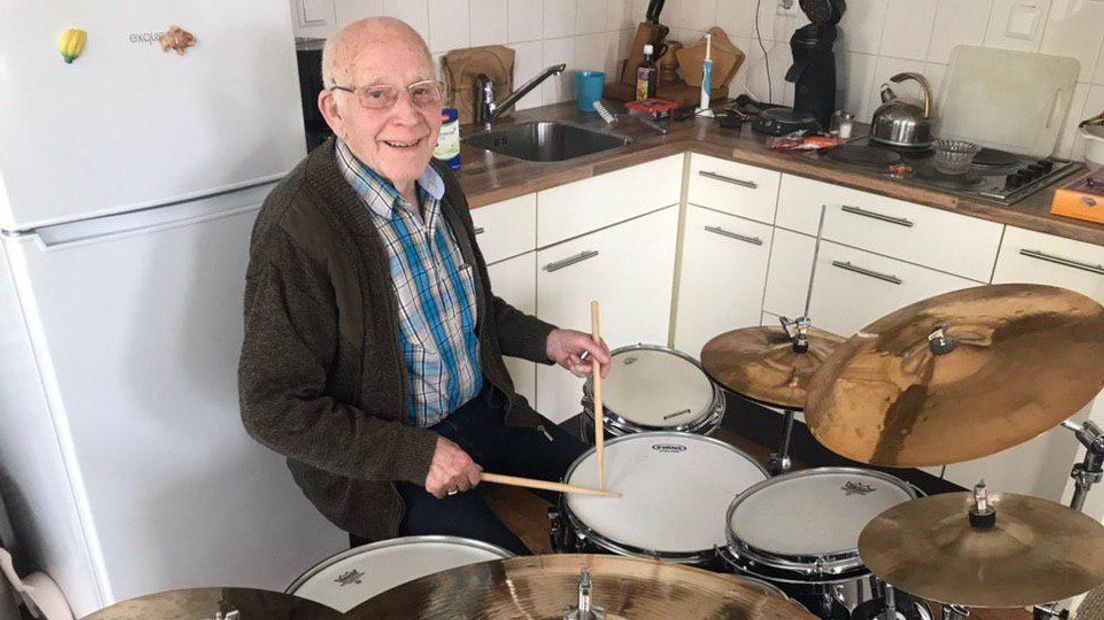 Klaas Hummel stopt na 72 jaar drummen (Rechten: RTV Drenthe)