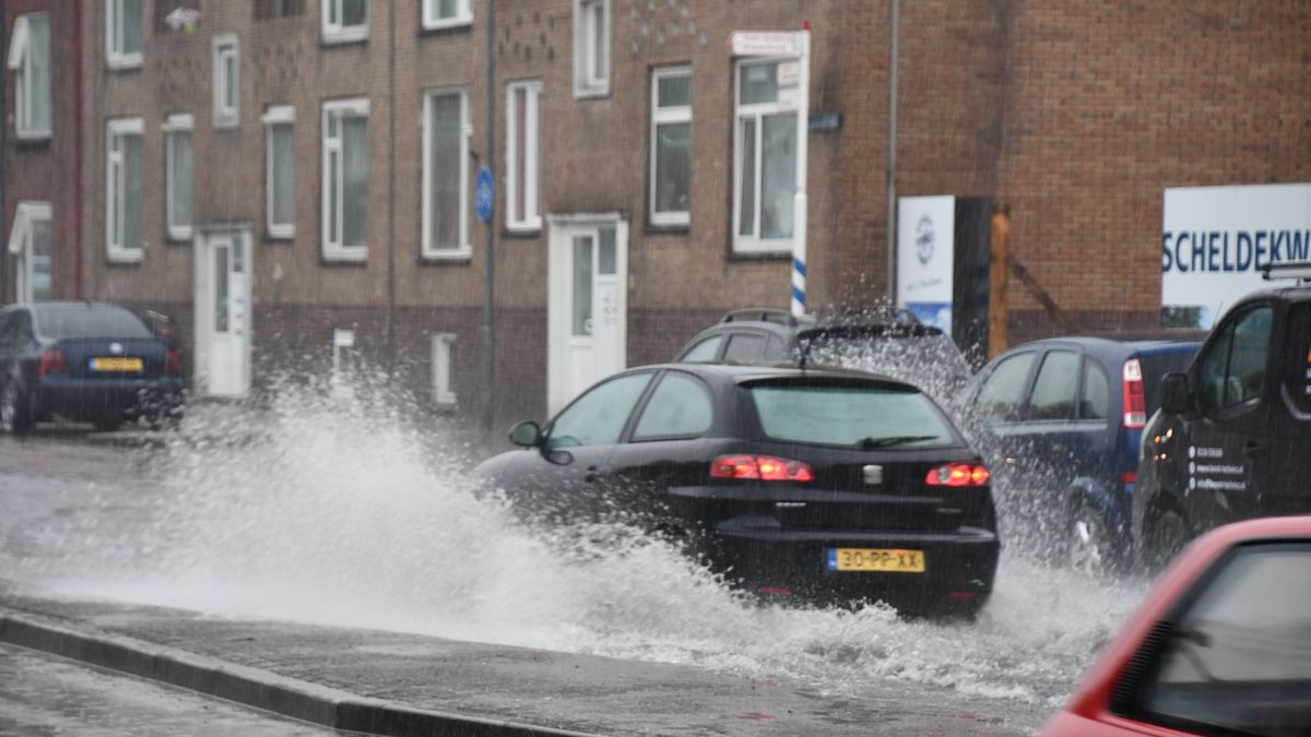 Meer dan 100 millimeter regen in Vlissingen - Omroep Zeeland