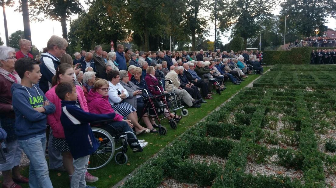 Putten heeft zaterdagavond de razzia die op 1 en 2 oktober 1944 werd gehouden herdacht. Het was erg druk op de bijeenkomst.