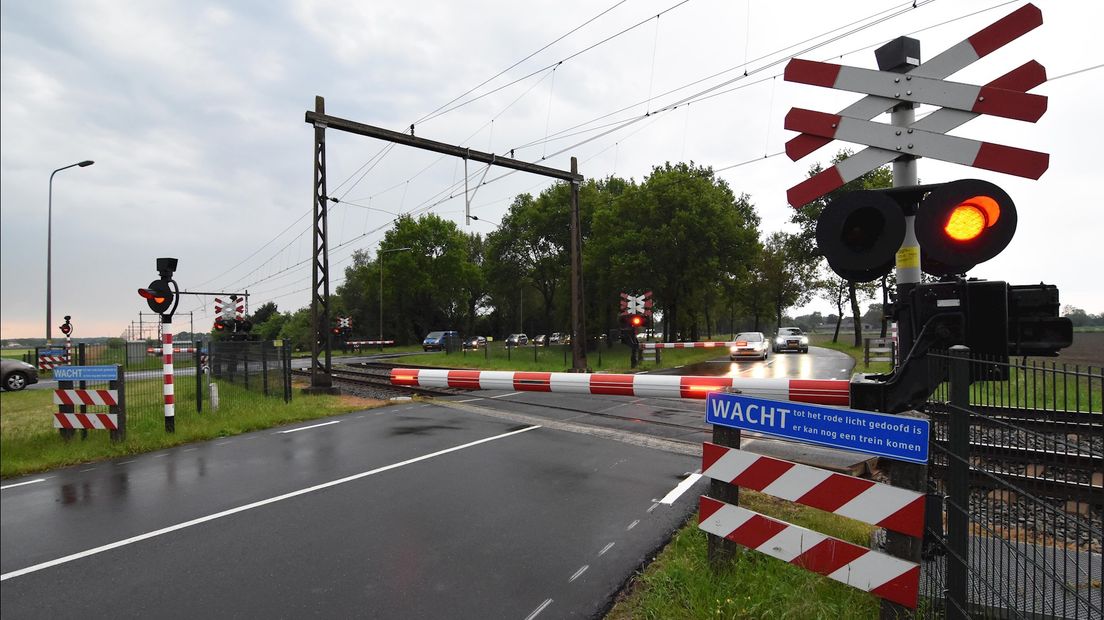 Rest van de dag geen treinverkeer tussen Zwolle en Olst door blikseminslag