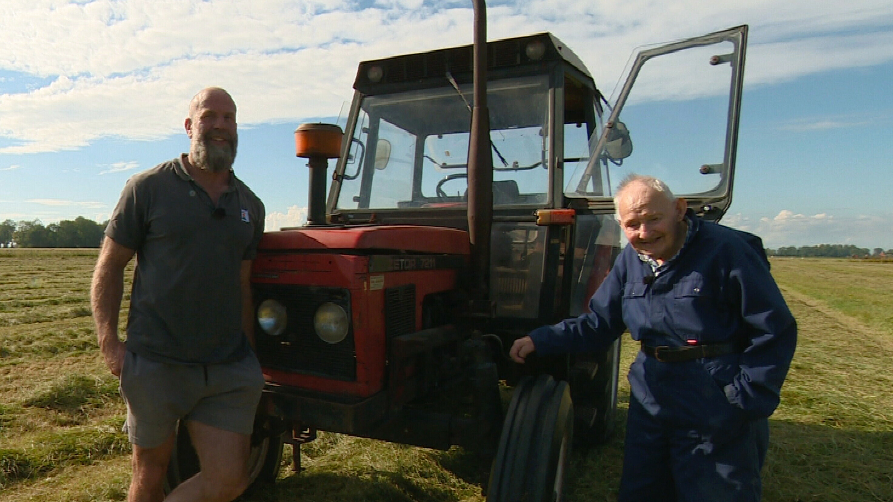 Klaas Steenhuizen (84) maait nog het weiland: "Ik ben fitter op de trekker dan bij de kachel"