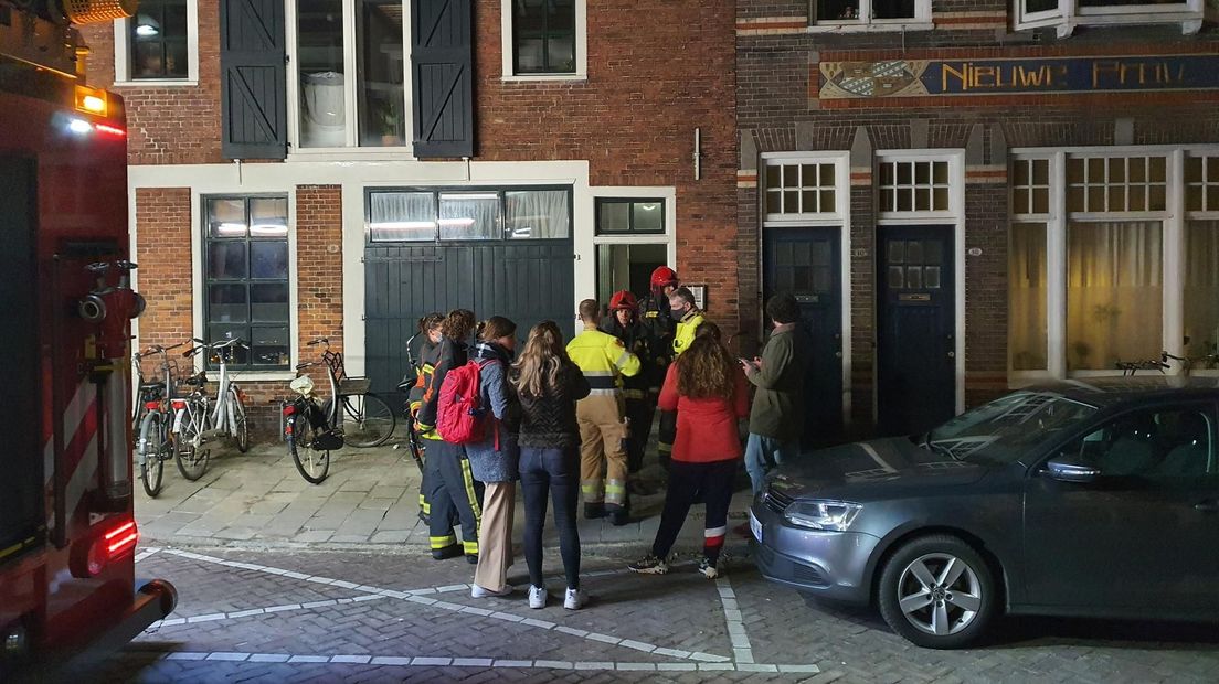 Zestien bewoners zijn door de brandweer geëvacueerd