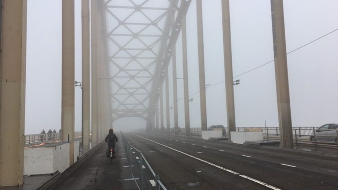 Verkeersellende op de Waalbrug binnenkort verleden tijd.