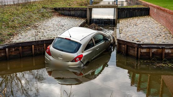 Fatbiker gewond na botsing • auto te water