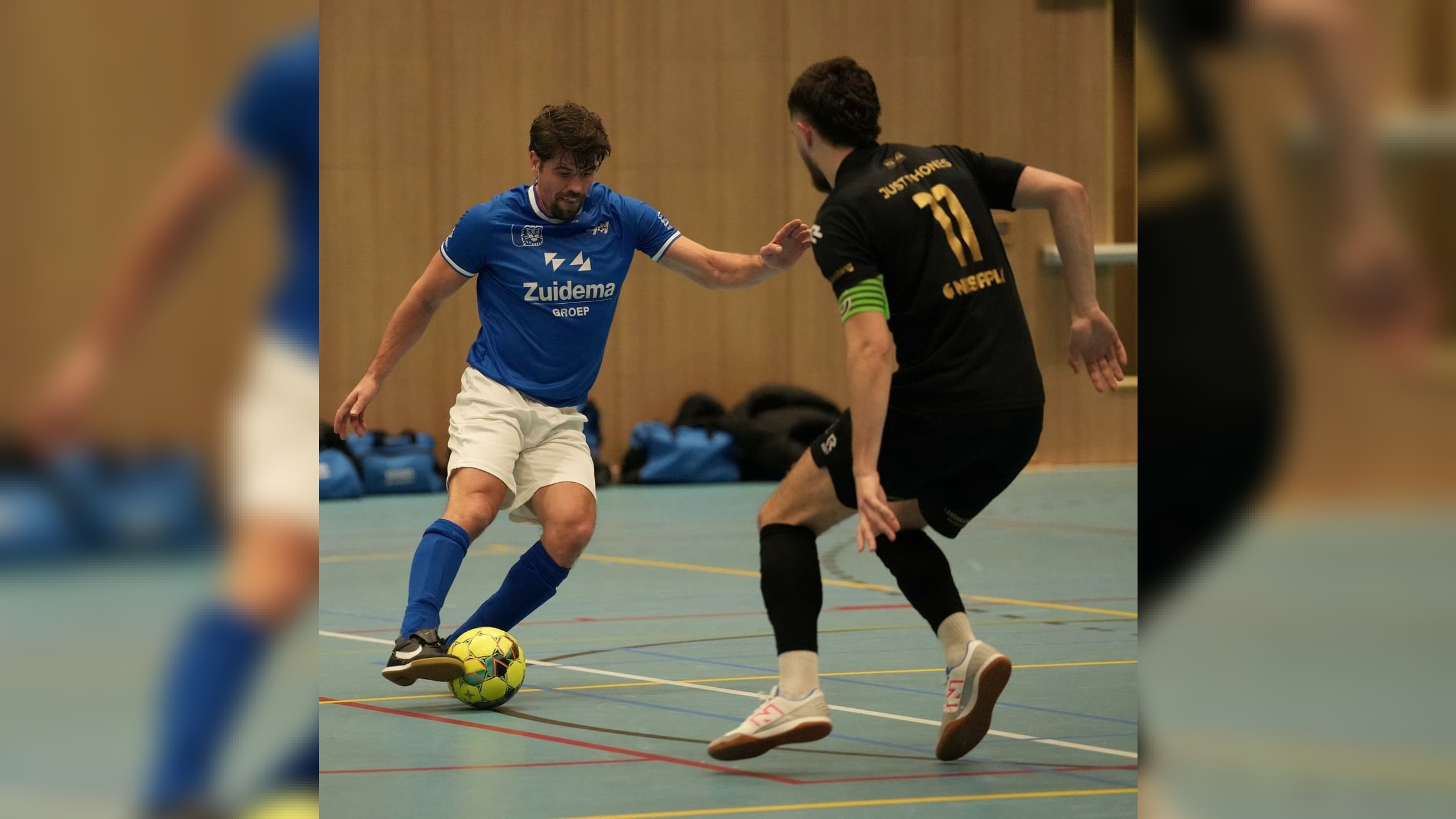 Doelpuntenmaker Wim Bos aan de bal voor Hoogeveen