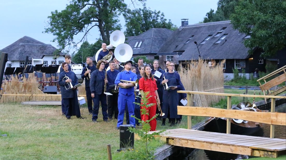 Theaterspektakel Fanfare in Giethoorn