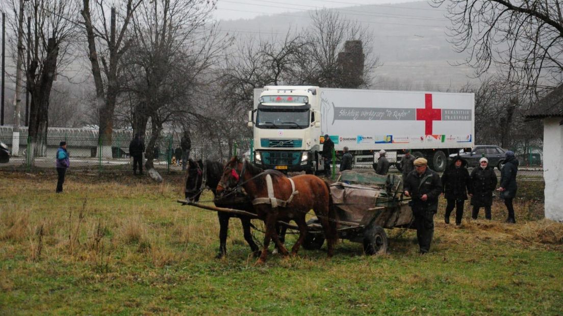 De bedden worden met een vrachtwagen naar ziekenhuizen in Roemenië en Oekraïne gebracht