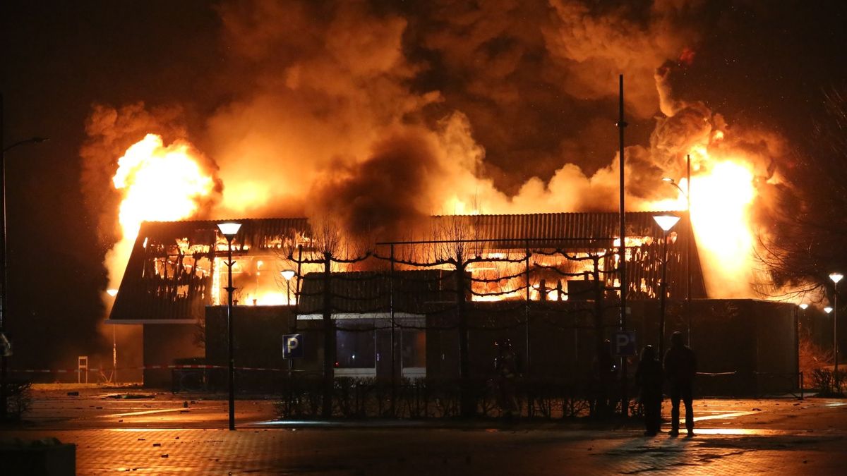 Twee nieuwe aanhoudingen voor brand sporthal Bedum, beiden minderjarig
