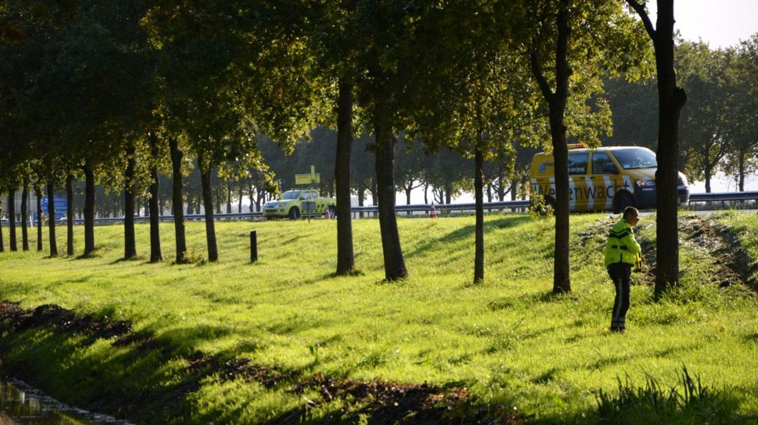 Hulpdiensten bij de plek van het ongeval