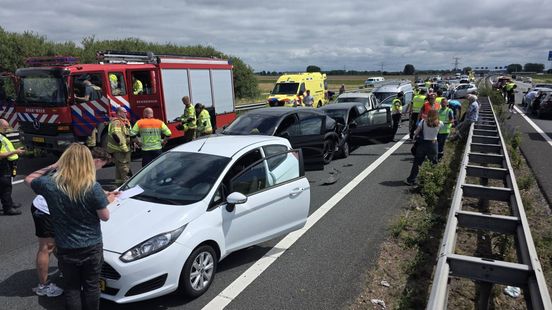 Problemen op A12 door botsing met meerdere autos. Problemen op A12 door botsing met meerdere autos.