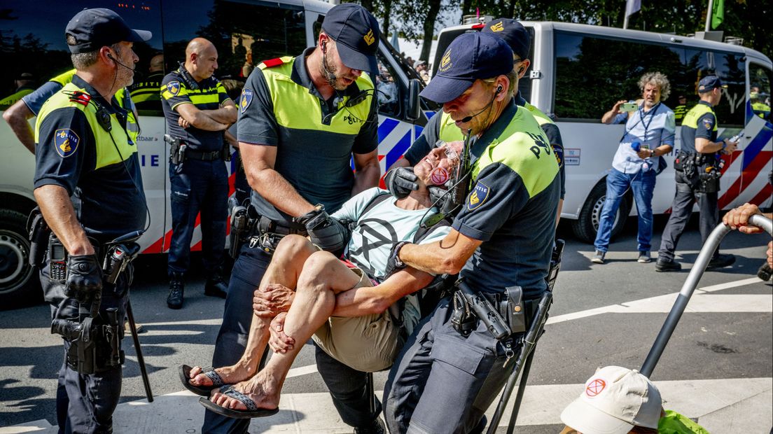 Alle demonstranten zijn van de Utrechtsebaan verwijderd