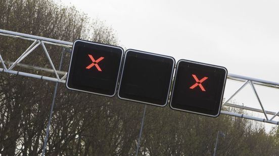 Uur vertraging op A1 door ongeluk. Uur vertraging op A1 door ongeluk.