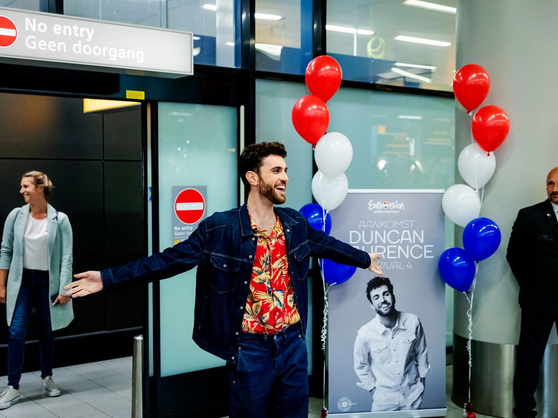 Duncan Laurence komt aan op Schiphol.