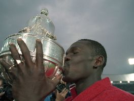 De Klassieker van Mike Obiku: 'Ik werd door fans op de training omhoog getild'