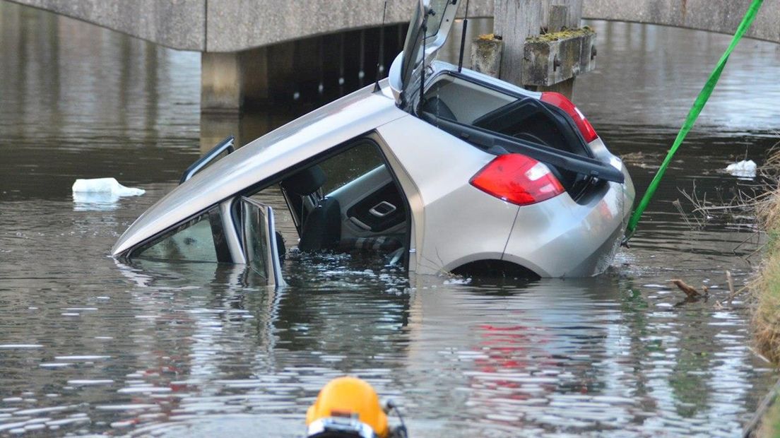 Auto te water in Raalte