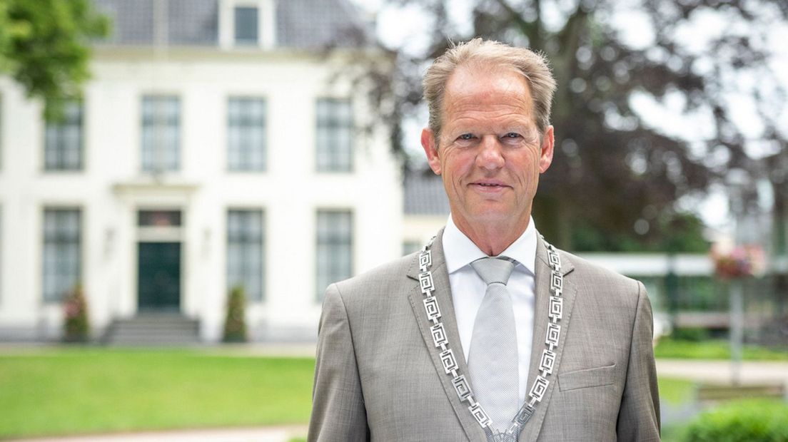 Arie van Erk, burgemeester van Hillegom