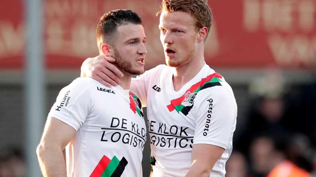 NEC heeft bij FC Volendam in extremis een cruciale zege geboekt. De Nijmegenaren gaven een 2-0 voorsprong weg, maar sleepten de zege er in blessuretijd alsnog uit (2-3).