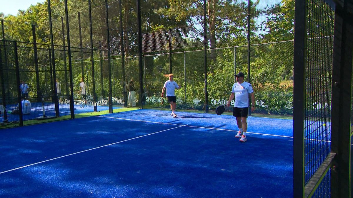 Acht padellers halen de finish na veertig uur spelen in Vlagtwedde