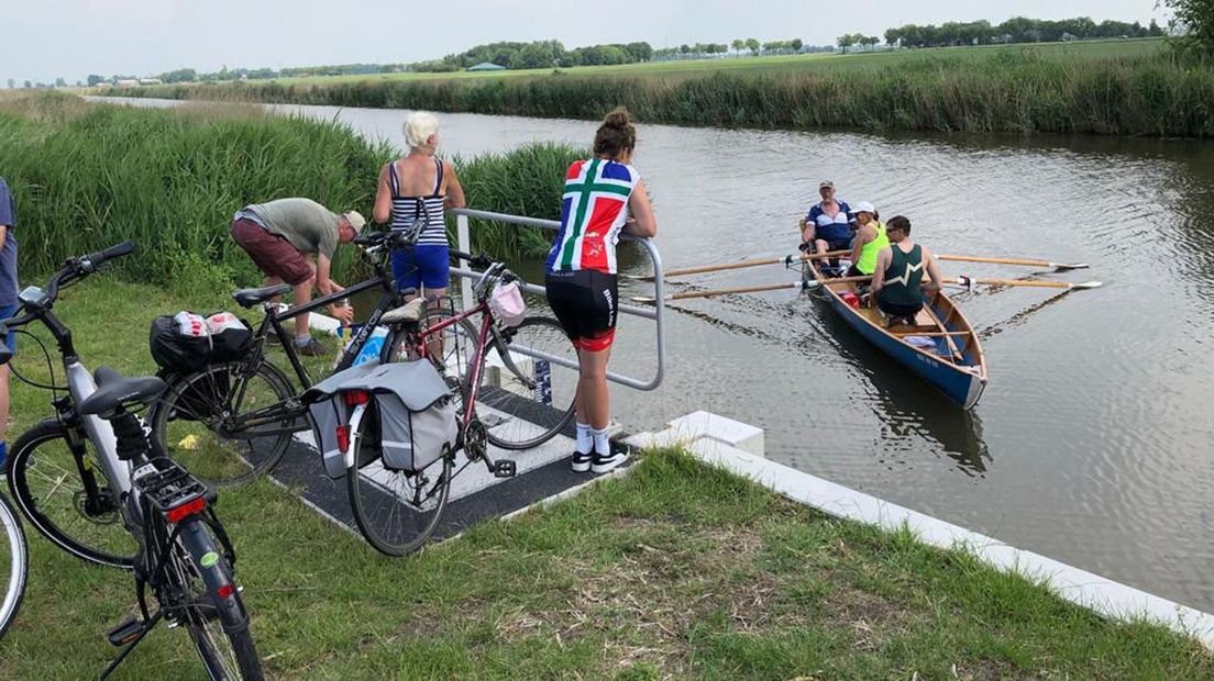 De roeiers en fietsers wisselen elkaar af