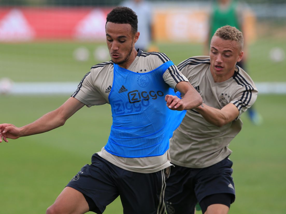 Noa Lang (rechts) traint bij Ajax 1 - FOTO ANP