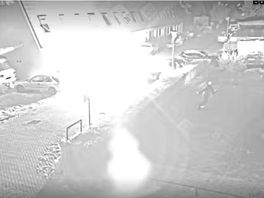 Politie deelt beelden van aanslag in Klazienaveen