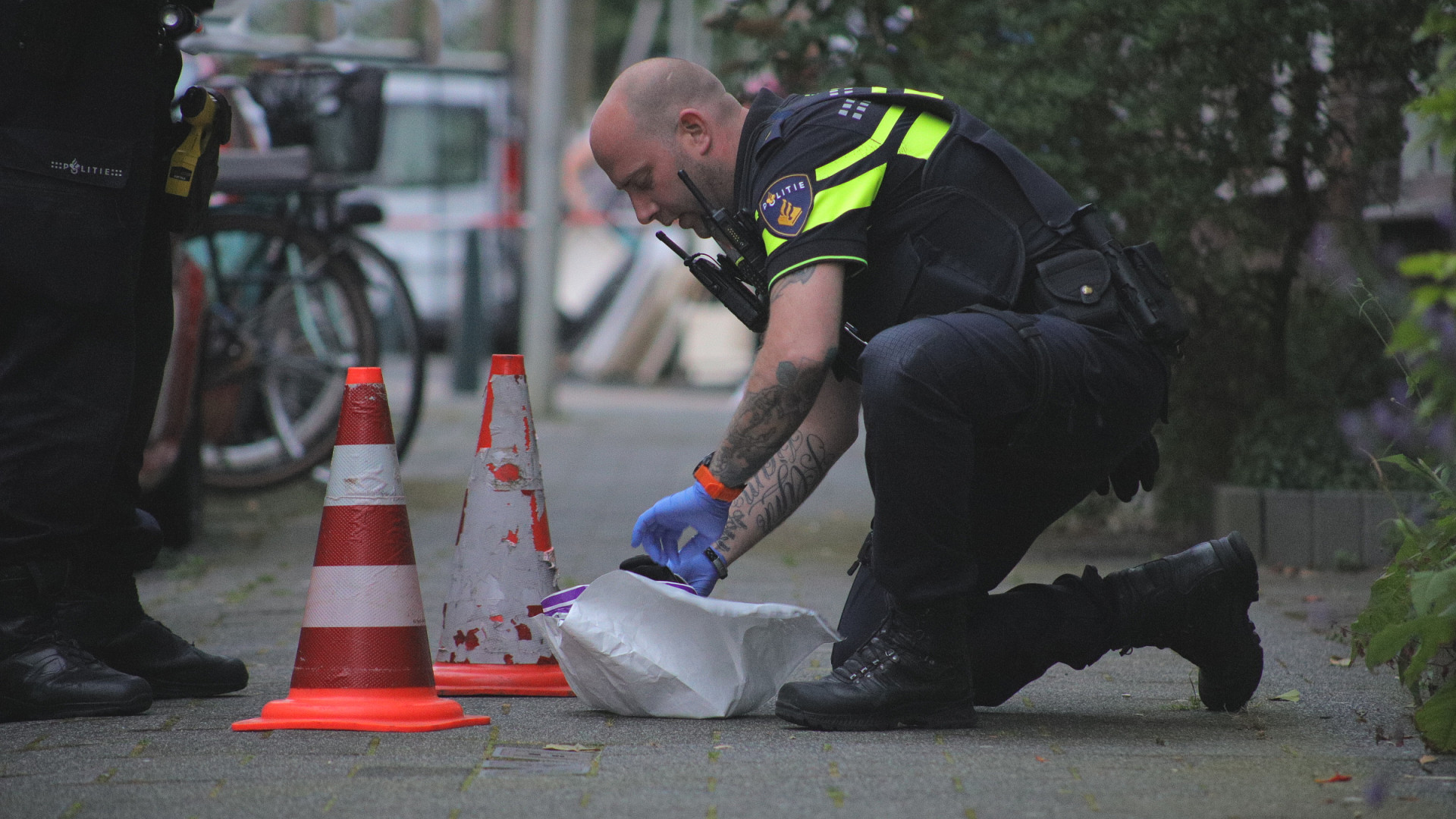 Explosie Bij Portiek, Politie Zoekt Getuigen En Camerabeelden - Omroep West