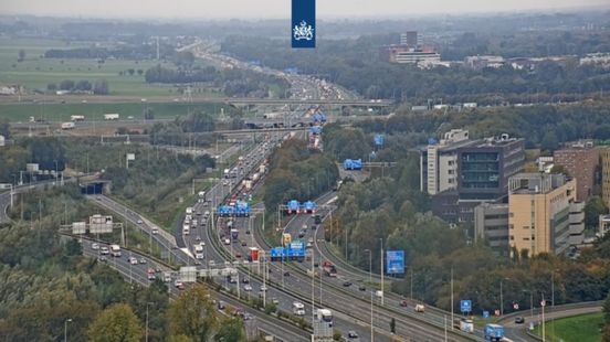 Weg weer vrij na ongeluk A12 dat eindigde in sloot. Weg weer vrij na ongeluk A12 dat eindigde in sloot.