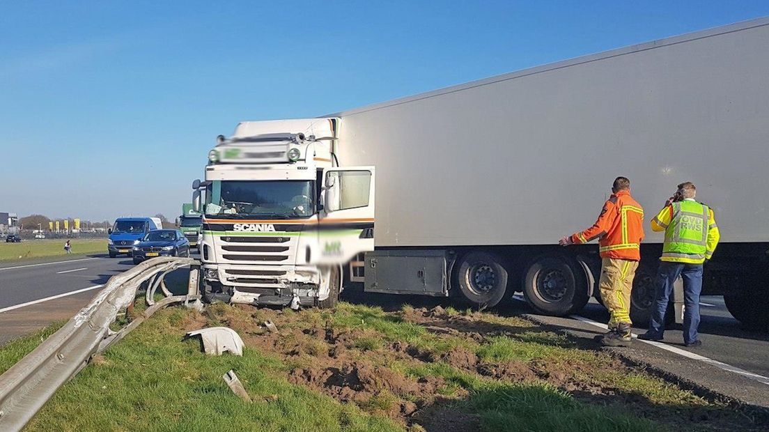 File door geschaarde vrachtwagen