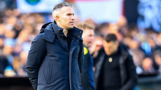 Van Persie gaf donderspeech: 'We moeten verdomme beseffen waar wij met z'n allen in zitten'