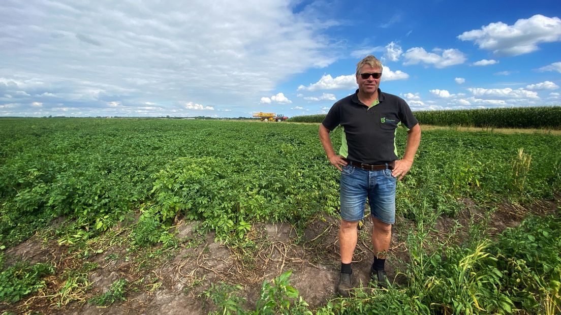 Dirk Jan Beuling, bestuurder vakgroep Akkerbouw LTO Nederland op zijn stuk land.