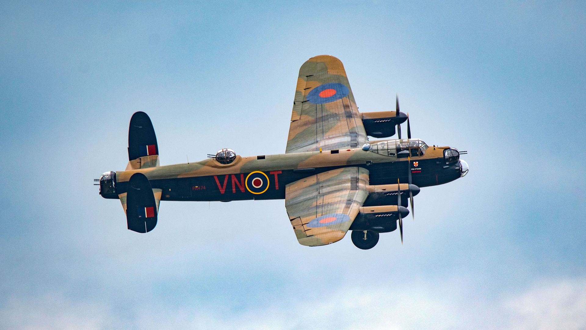 Britse bommenwerper uit WOII vliegt vanmiddag boven Assen - RTV Drenthe