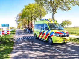 Motorrijder gaat onderuit en raakt gewond in Geesbrug